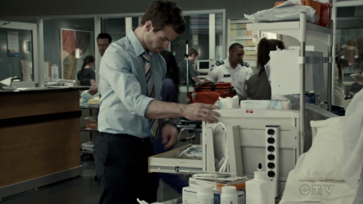VampireDiariesWorld-dot-org_SavingHope2x09-1248.jpg