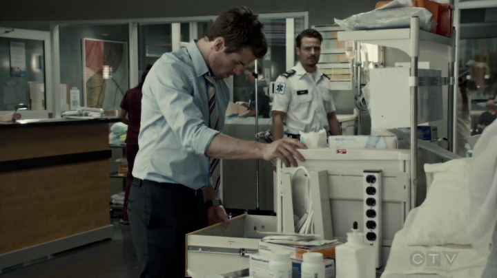 VampireDiariesWorld-dot-org_SavingHope2x09-1251.jpg