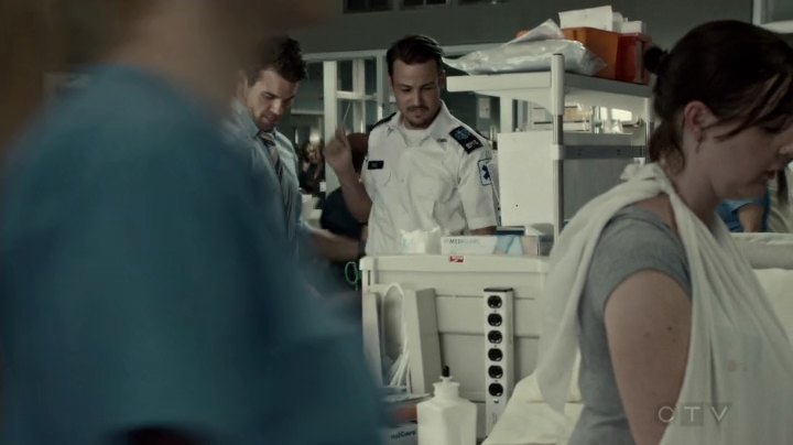 VampireDiariesWorld-dot-org_SavingHope2x09-1264.jpg