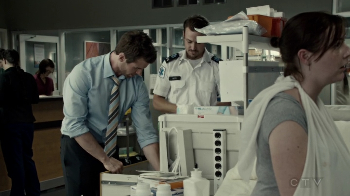 VampireDiariesWorld-dot-org_SavingHope2x09-1267.jpg
