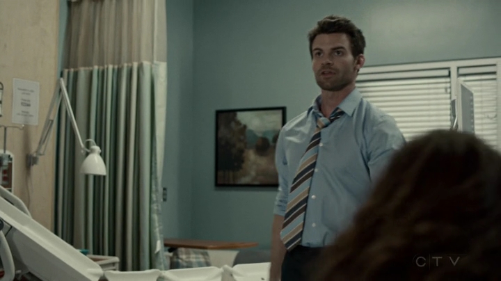 VampireDiariesWorld-dot-org_SavingHope2x09-1786.jpg