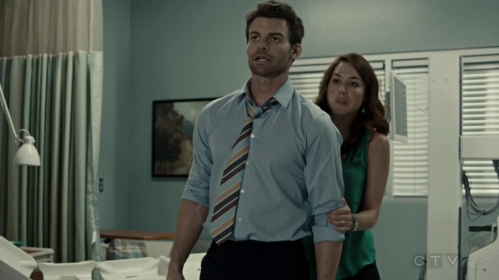 VampireDiariesWorld-dot-org_SavingHope2x09-1790.jpg