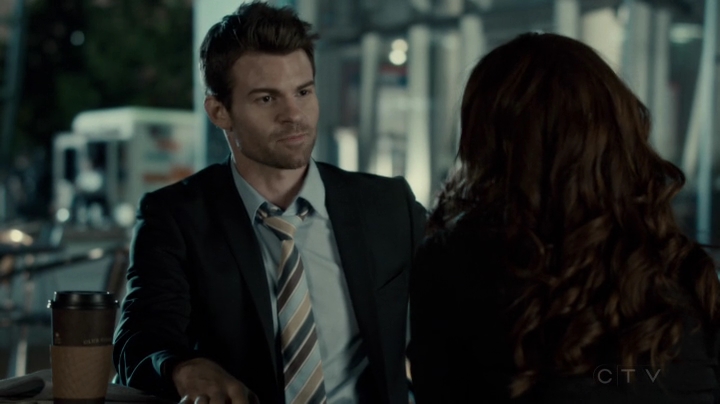 VampireDiariesWorld-dot-org_SavingHope2x09-2240.jpg