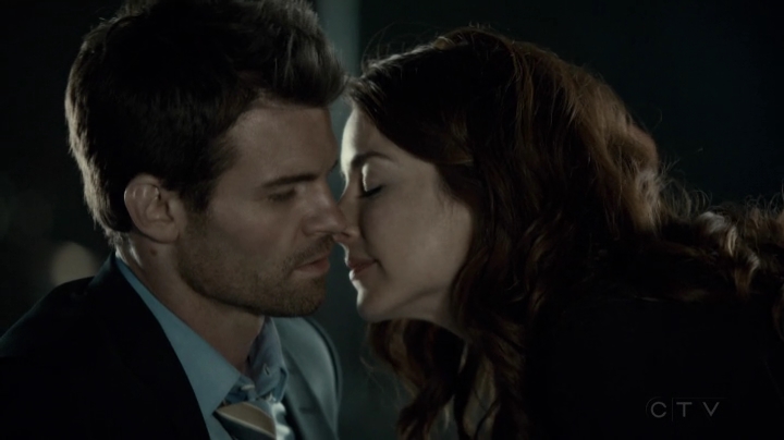 VampireDiariesWorld-dot-org_SavingHope2x09-2305.jpg