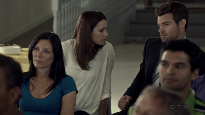 VampireDiariesWorld-dot-org_SavingHope2x09-2368.jpg