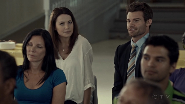 VampireDiariesWorld-dot-org_SavingHope2x09-2370.jpg