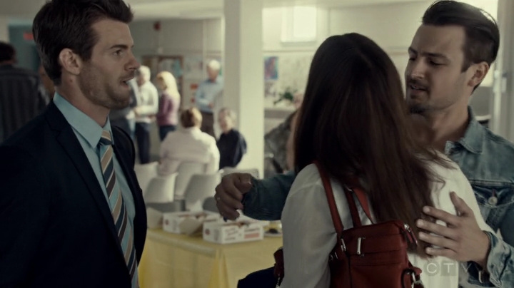 VampireDiariesWorld-dot-org_SavingHope2x09-2448.jpg