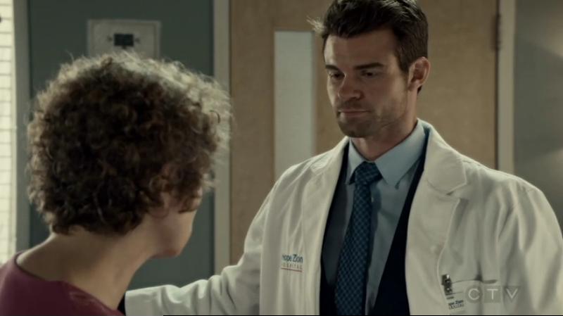 VampireDiariesWorld-dot-org_SavingHope2x11-1749.jpg