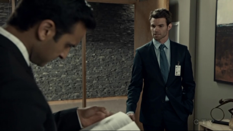 VampireDiariesWorld-dot-org_SavingHope2x11-1900.jpg