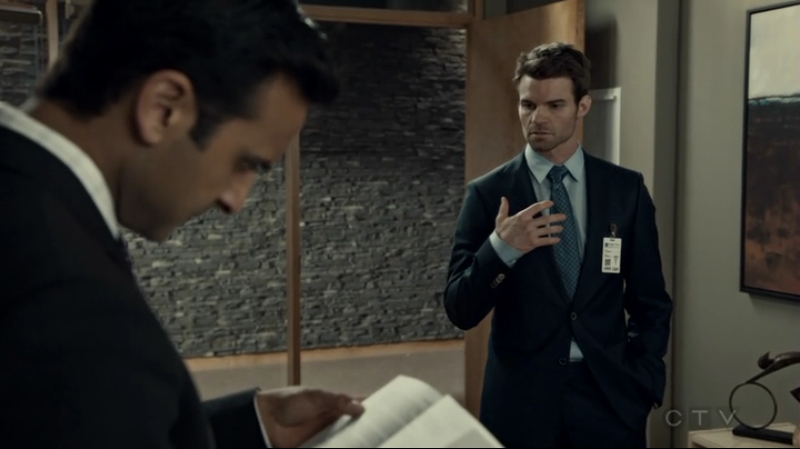 VampireDiariesWorld-dot-org_SavingHope2x11-1904.jpg