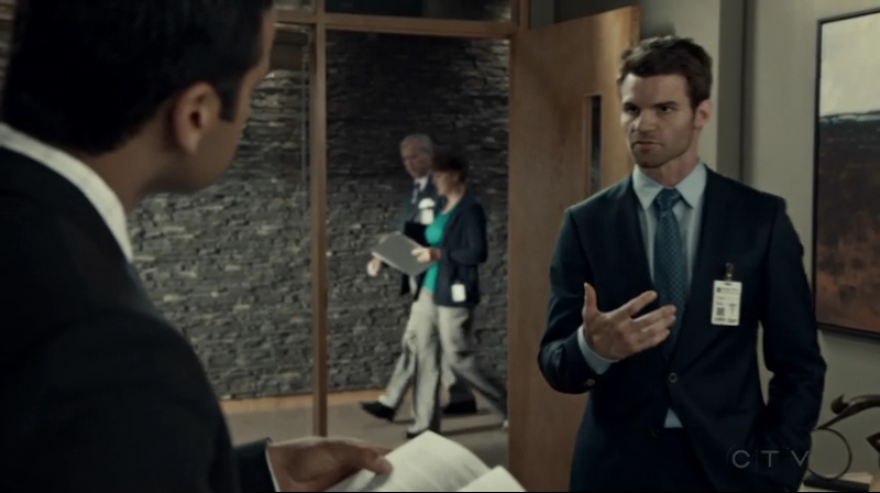 VampireDiariesWorld-dot-org_SavingHope2x11-1906.jpg