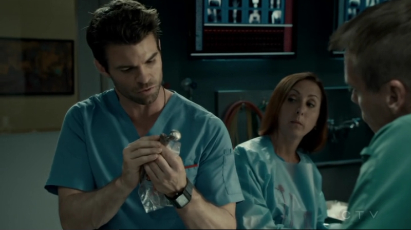 VampireDiariesWorld-dot-org_SavingHope2x12-0802.jpg