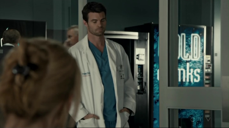 VampireDiariesWorld-dot-org_SavingHope2x12-1938.jpg