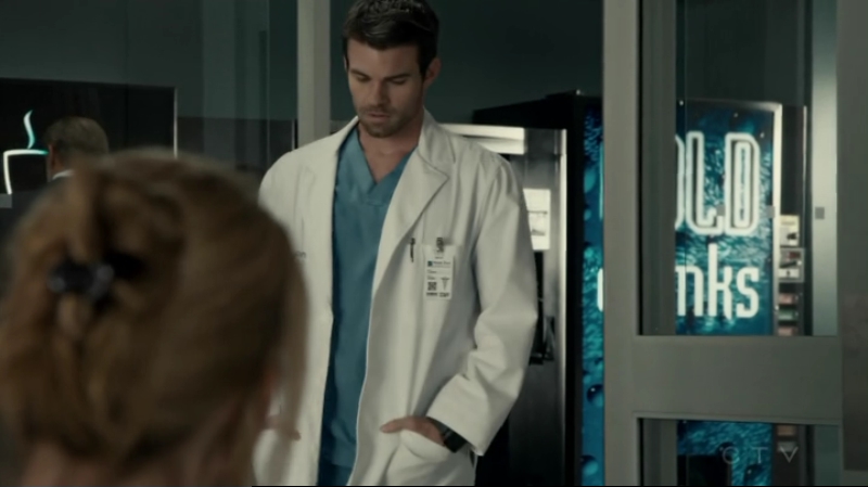 VampireDiariesWorld-dot-org_SavingHope2x12-1939.jpg