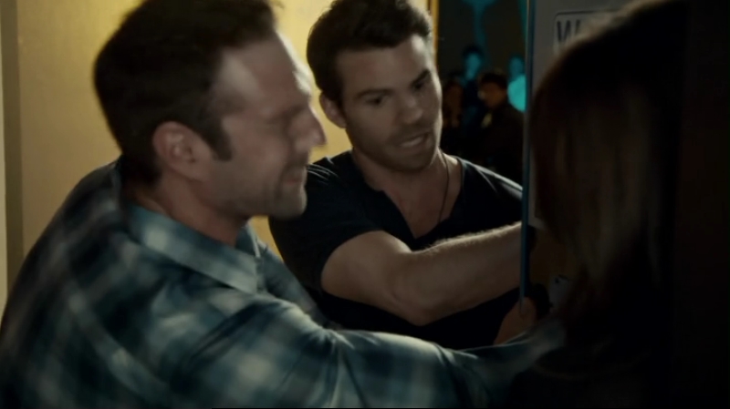 VampireDiariesWorld-dot-org_SavingHope2x13-0052.jpg