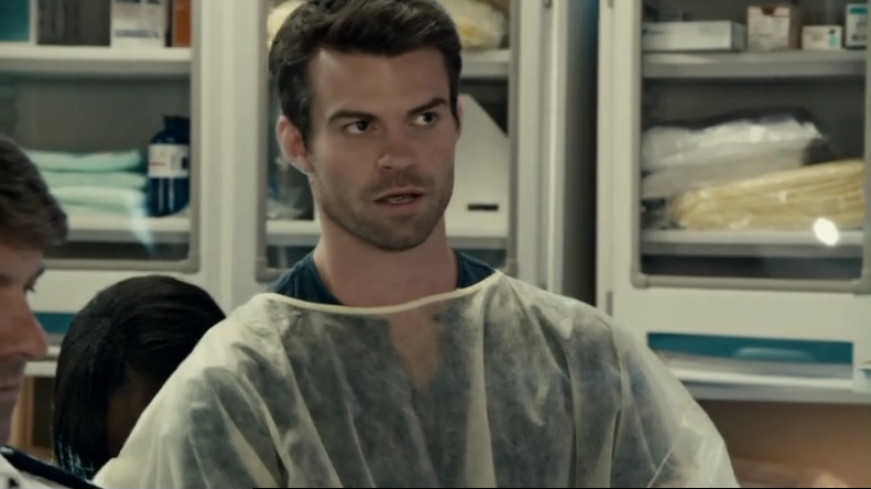 VampireDiariesWorld-dot-org_SavingHope2x13-0107.jpg