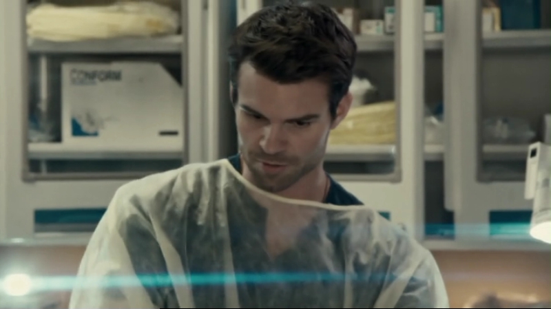 VampireDiariesWorld-dot-org_SavingHope2x13-0128.jpg