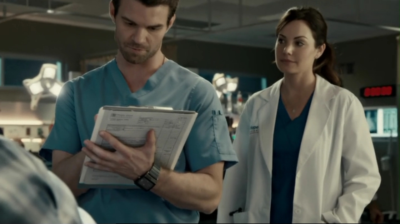 VampireDiariesWorld-dot-org_SavingHope2x13-0296.jpg
