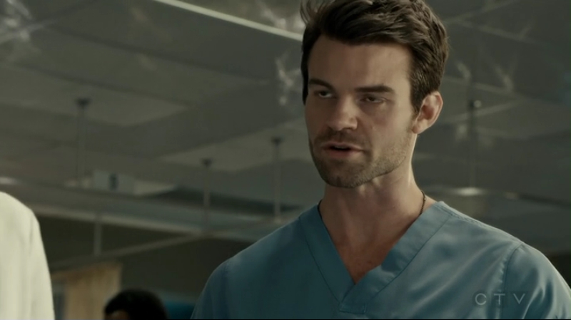 VampireDiariesWorld-dot-org_SavingHope2x13-0806.jpg