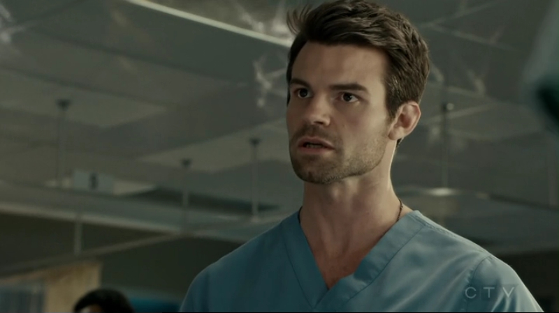 VampireDiariesWorld-dot-org_SavingHope2x13-0816.jpg