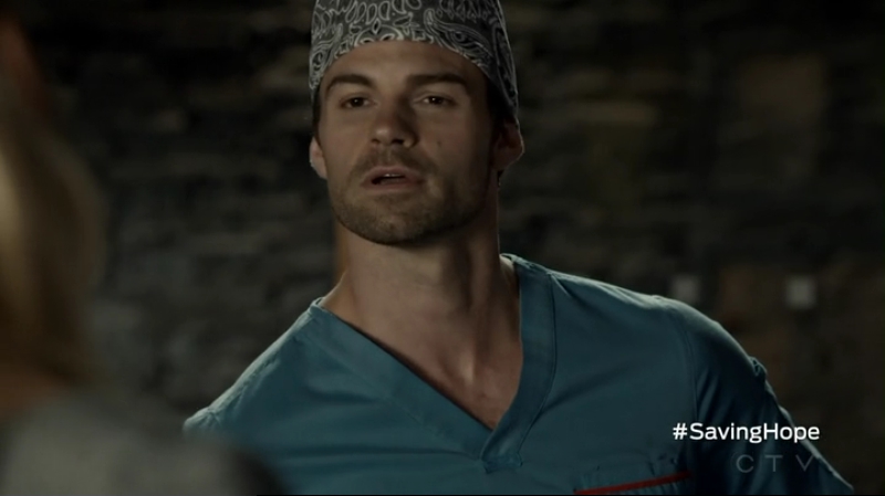 VampireDiariesWorld-dot-org_SavingHope2x13-0930.jpg