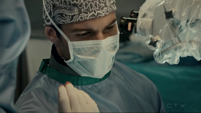 VampireDiariesWorld-dot-org_SavingHope2x13-1650.jpg