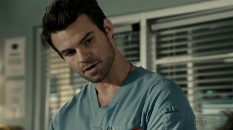 VampireDiariesWorld-dot-org_SavingHope2x13-2244.jpg