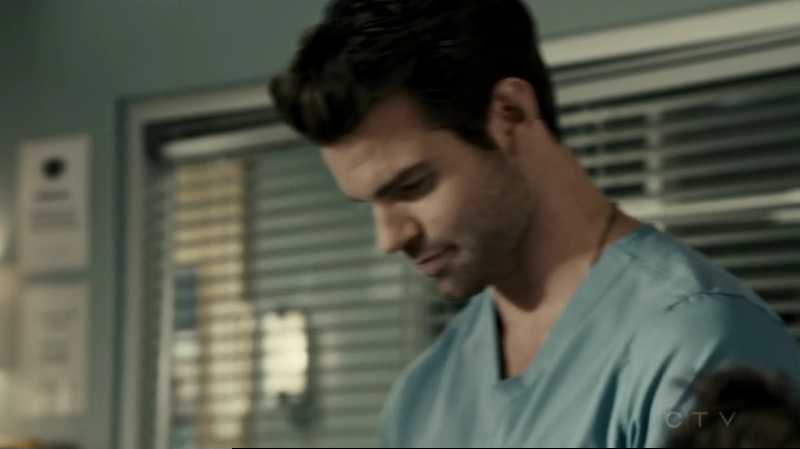VampireDiariesWorld-dot-org_SavingHope2x13-2261.jpg
