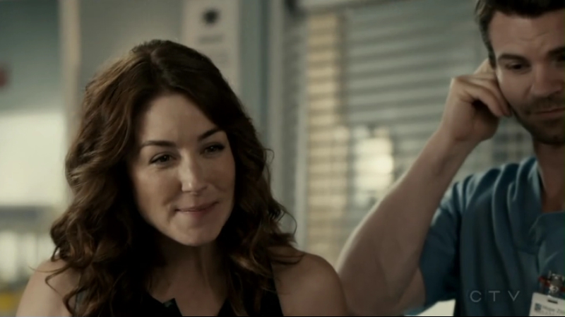 VampireDiariesWorld-dot-org_SavingHope2x13-2304.jpg
