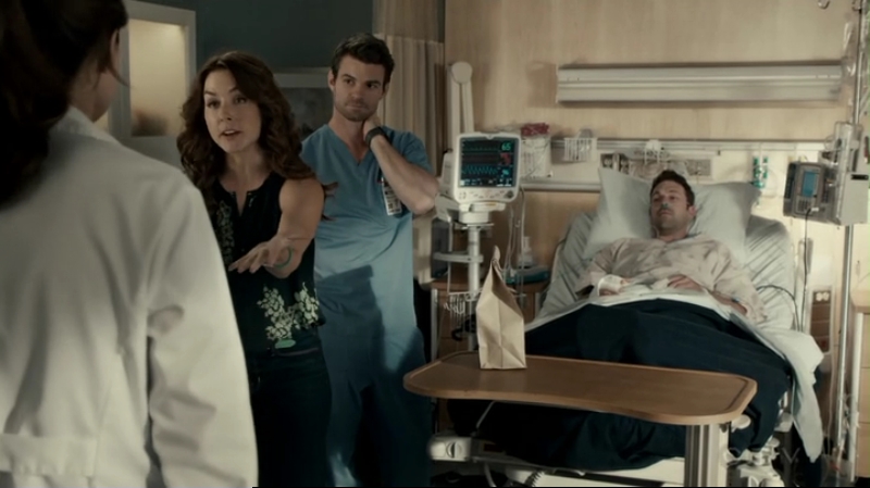 VampireDiariesWorld-dot-org_SavingHope2x13-2338.jpg