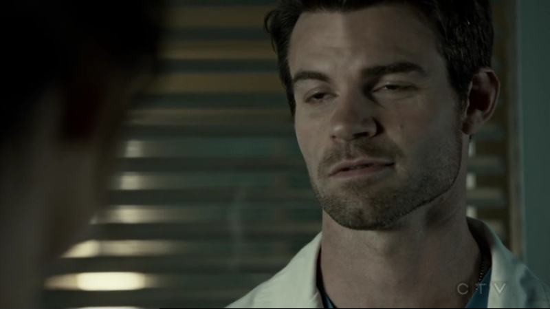VampireDiariesWorld-dot-org_SavingHope2x14-2331.jpg