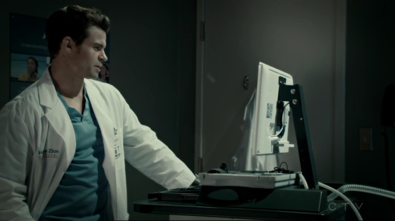 VampireDiariesWorld-dot-org_SavingHope2x15-0450.jpg