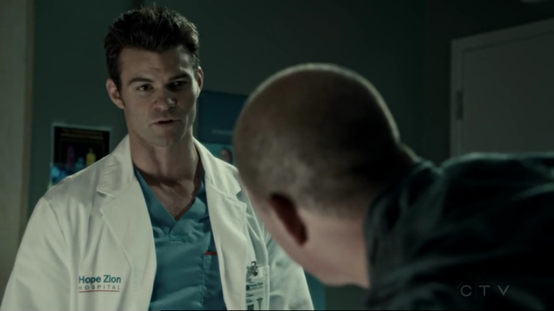 VampireDiariesWorld-dot-org_SavingHope2x15-0548.jpg