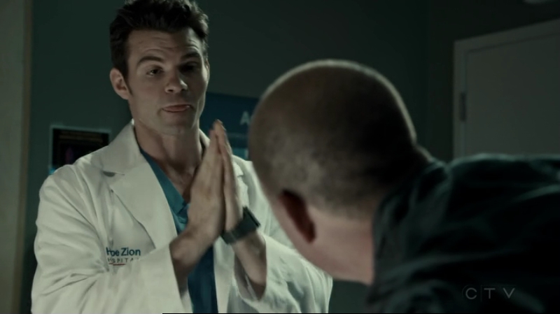 VampireDiariesWorld-dot-org_SavingHope2x15-0551.jpg