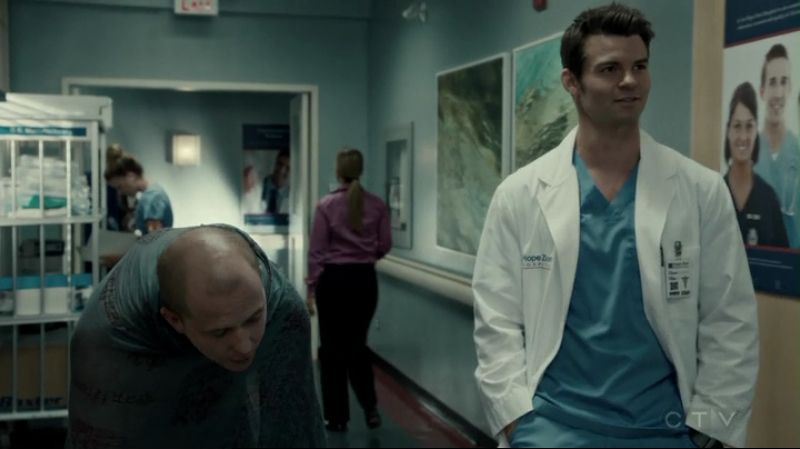 VampireDiariesWorld-dot-org_SavingHope2x15-0571.jpg