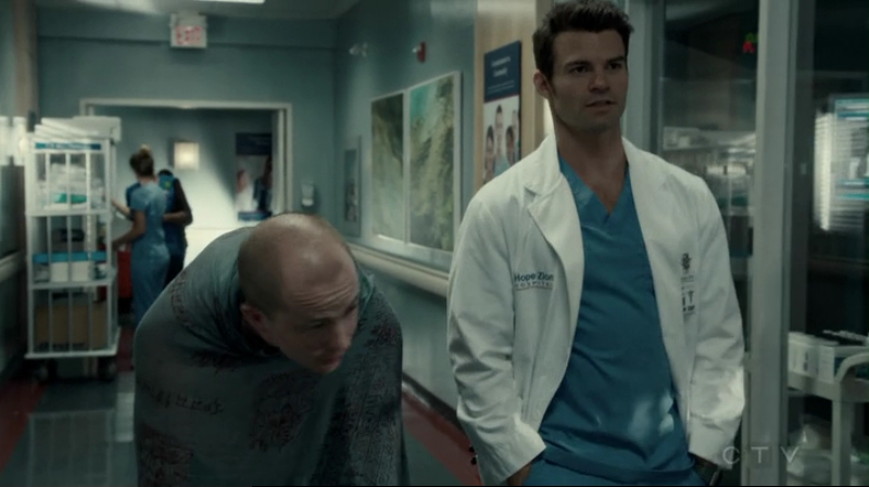 VampireDiariesWorld-dot-org_SavingHope2x15-0575.jpg