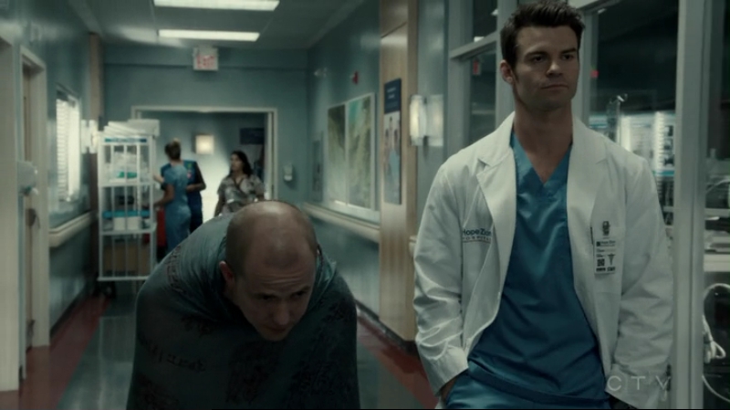 VampireDiariesWorld-dot-org_SavingHope2x15-0578.jpg