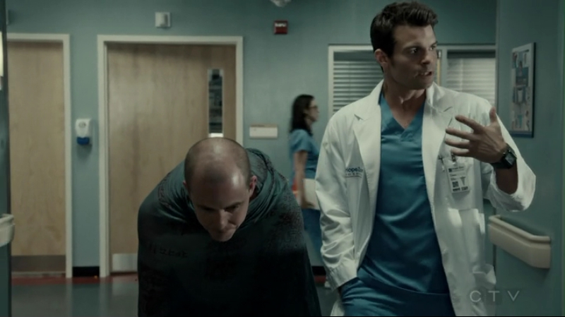VampireDiariesWorld-dot-org_SavingHope2x15-0589.jpg