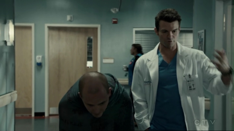 VampireDiariesWorld-dot-org_SavingHope2x15-0590.jpg