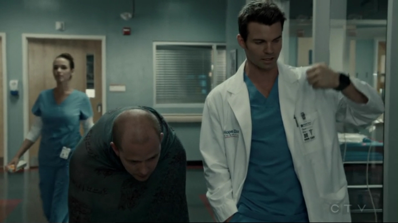 VampireDiariesWorld-dot-org_SavingHope2x15-0593.jpg