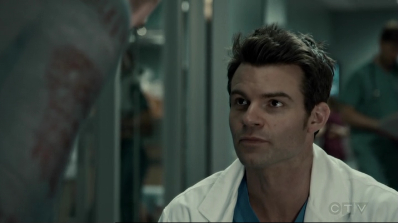 VampireDiariesWorld-dot-org_SavingHope2x15-0602.jpg