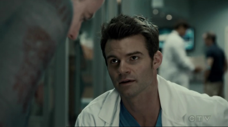 VampireDiariesWorld-dot-org_SavingHope2x15-0608.jpg