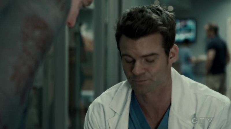 VampireDiariesWorld-dot-org_SavingHope2x15-0609.jpg