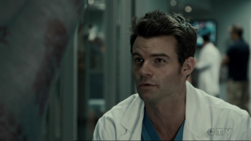 VampireDiariesWorld-dot-org_SavingHope2x15-0625.jpg