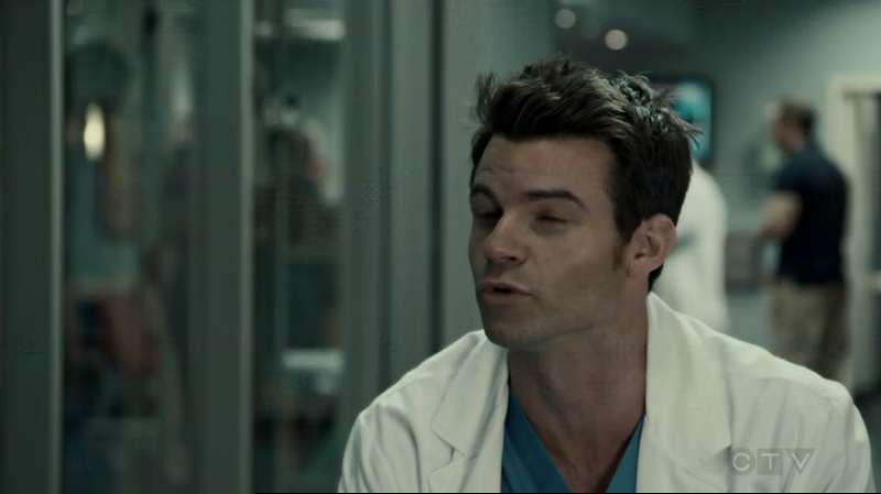 VampireDiariesWorld-dot-org_SavingHope2x15-0631.jpg