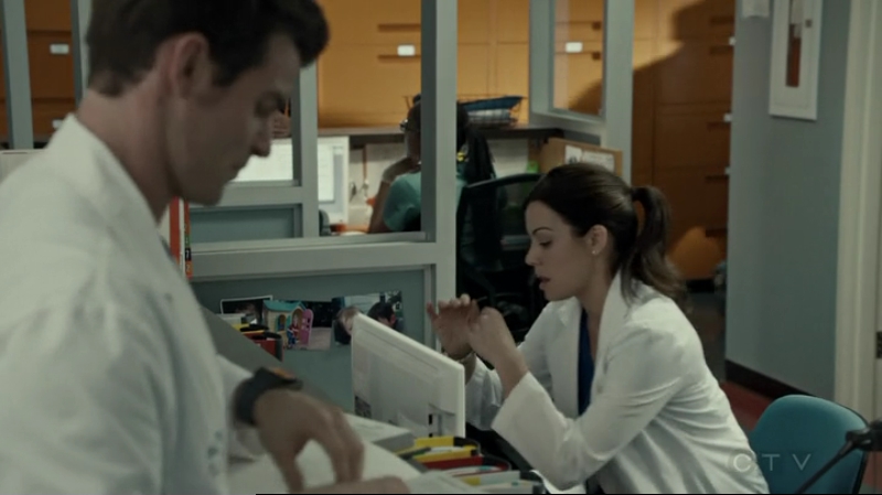 VampireDiariesWorld-dot-org_SavingHope2x15-0892.jpg