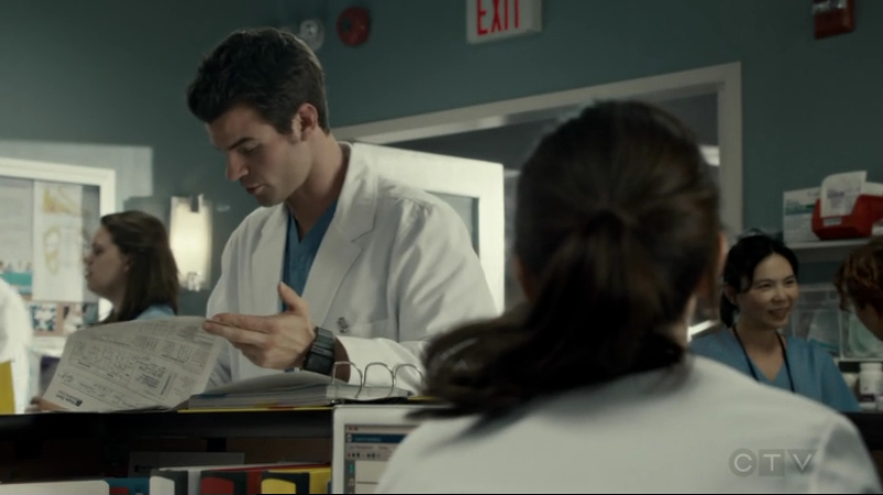 VampireDiariesWorld-dot-org_SavingHope2x15-0901.jpg