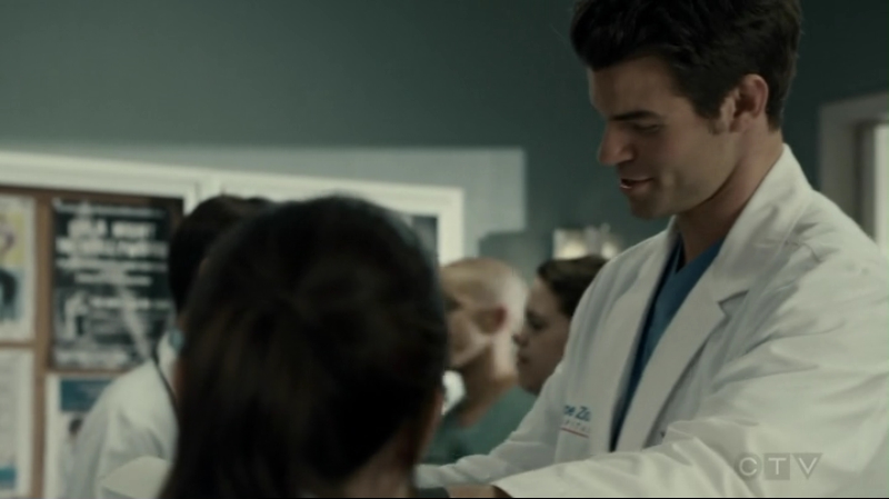 VampireDiariesWorld-dot-org_SavingHope2x15-0910.jpg
