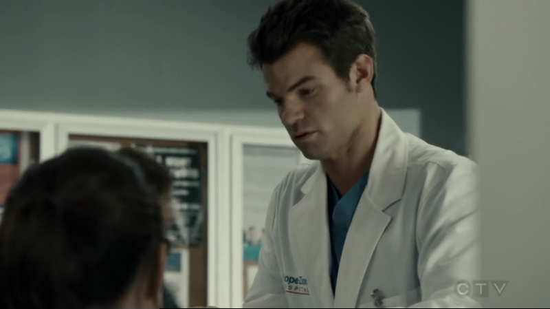 VampireDiariesWorld-dot-org_SavingHope2x15-0919.jpg