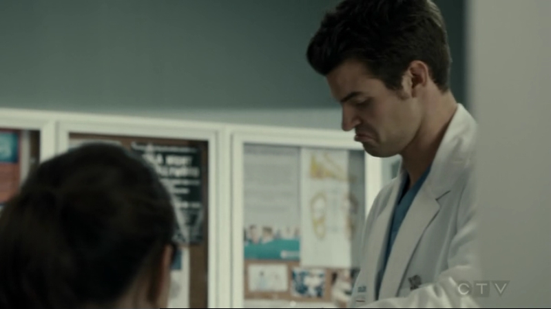 VampireDiariesWorld-dot-org_SavingHope2x15-0920.jpg